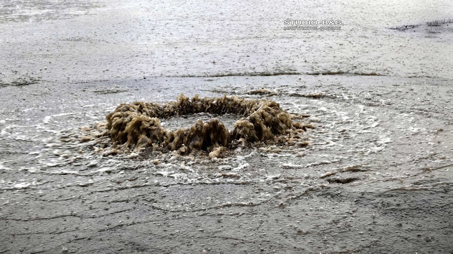 Ναύπλιο: Προβλήματα από την έντονη βροχόπτωση στους δρόμους - Δείτε βίντεο