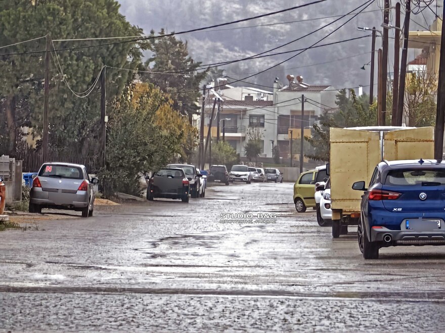 Ναύπλιο: Προβλήματα από την έντονη βροχόπτωση στους δρόμους - Δείτε βίντεο