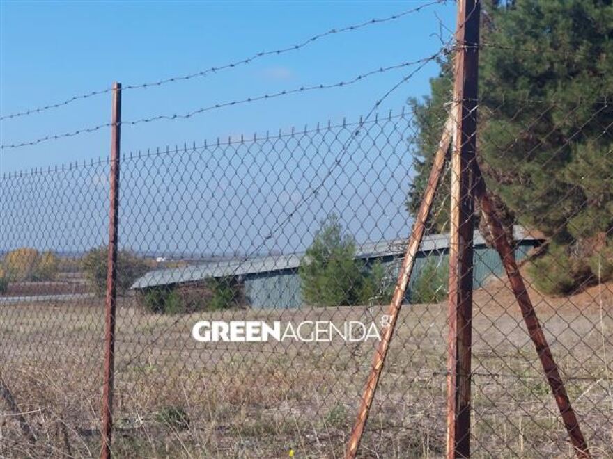 Πέλλα: Τόνοι μπάζα δίπλα στον Μακεδονικό Τάφο Δ' - Δείτε βίντεο και φωτογραφίες