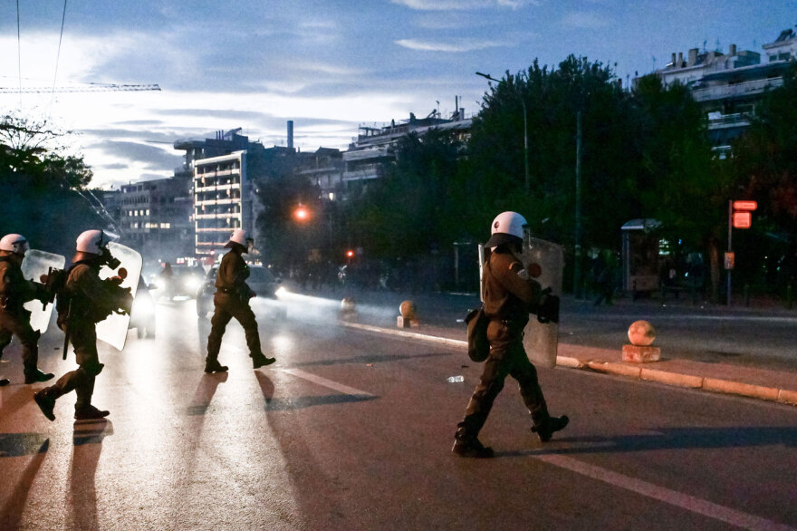 Προφυλακιστέος ο Νίκος Ρωμανός μετά την απολογία του - Επεισόδια στην Ευελπίδων