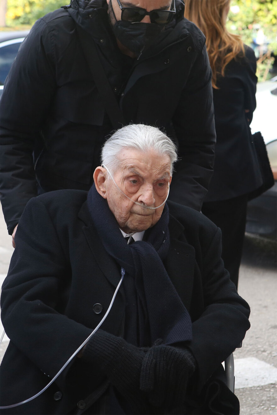 Μανούσος Μανουσάκης - Κηδεία: Οικογένεια, φίλοι και συνεργάτες λένε το τελευταίο «αντίο» στον σκηνοθέτη