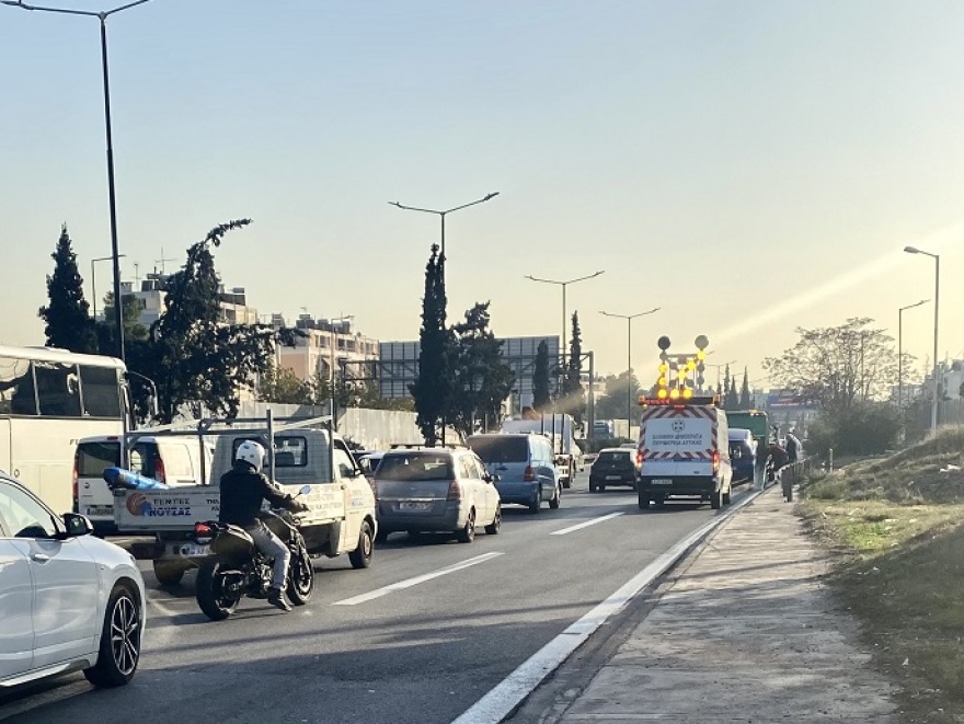 Καραμπόλα στον Κηφισό, στο ύψος της Μεταμόρφωσης - Προβλήματα στην κίνηση και στα δύο ρεύματα