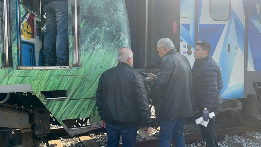 Πιερία: Σε εξέλιξη η έρευνα του ΟΣΕ μετά τις αναφορές πως Intercity είχε πράσινο, ενώ μπροστά υπήρχε ακινητοποιημένος συρμός