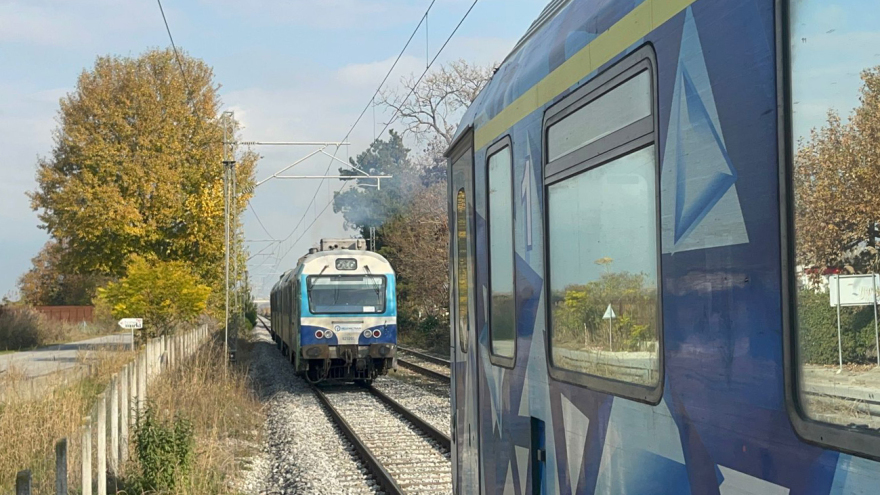 Πιερία: Σε εξέλιξη η έρευνα του ΟΣΕ μετά τις αναφορές πως Intercity είχε πράσινο, ενώ μπροστά υπήρχε ακινητοποιημένος συρμός