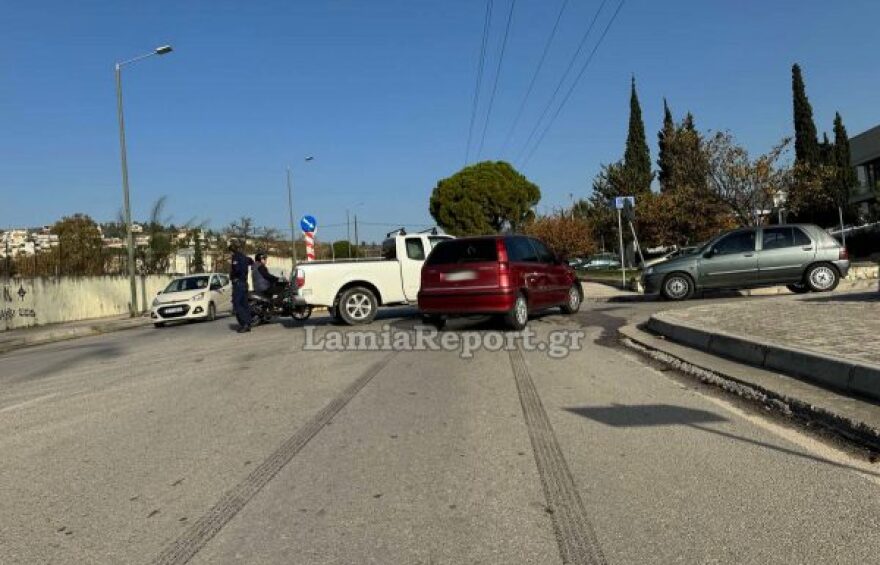 Τροχαίο ατύχημα στη Λαμία - Στο νοσοκομείο οδηγός