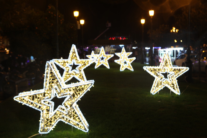 Φωταγωγήθηκε το χριστουγεννιάτικο δέντρο στη Θεσσαλονίκη - Δείτε βίντεο και φωτογραφίες
