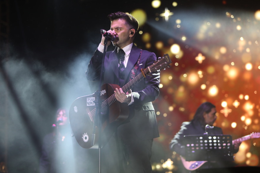 Φωταγωγήθηκε το χριστουγεννιάτικο δέντρο στη Θεσσαλονίκη - Δείτε βίντεο και φωτογραφίες