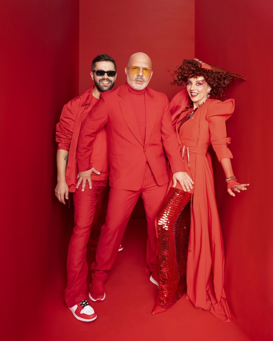 Ο Μουτσινάς σε αμηχανία, οι σειρές σε χαμηλή ταχύτητα και οι φωτιές των συμβολαίων