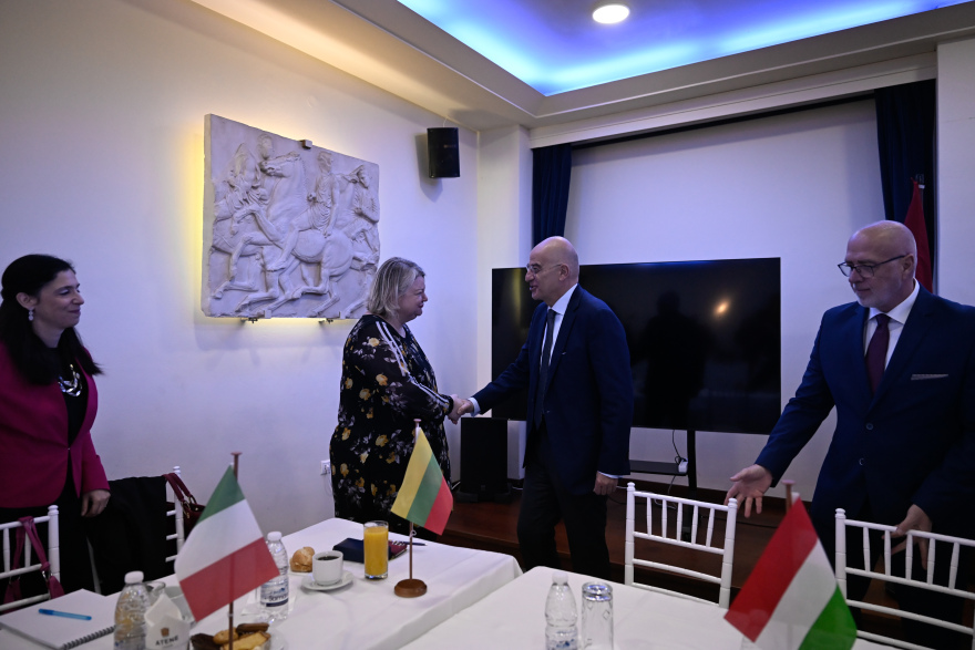 Δένδιας: «Εγγύς εξωτερικό» για την Ελλάδα η Συρία, βρίσκεται λιγότερο από 1.000 χιλιόμετρα από την Αθήνα