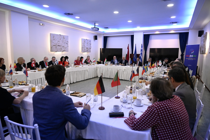 Δένδιας: «Εγγύς εξωτερικό» για την Ελλάδα η Συρία, βρίσκεται λιγότερο από 1.000 χιλιόμετρα από την Αθήνα