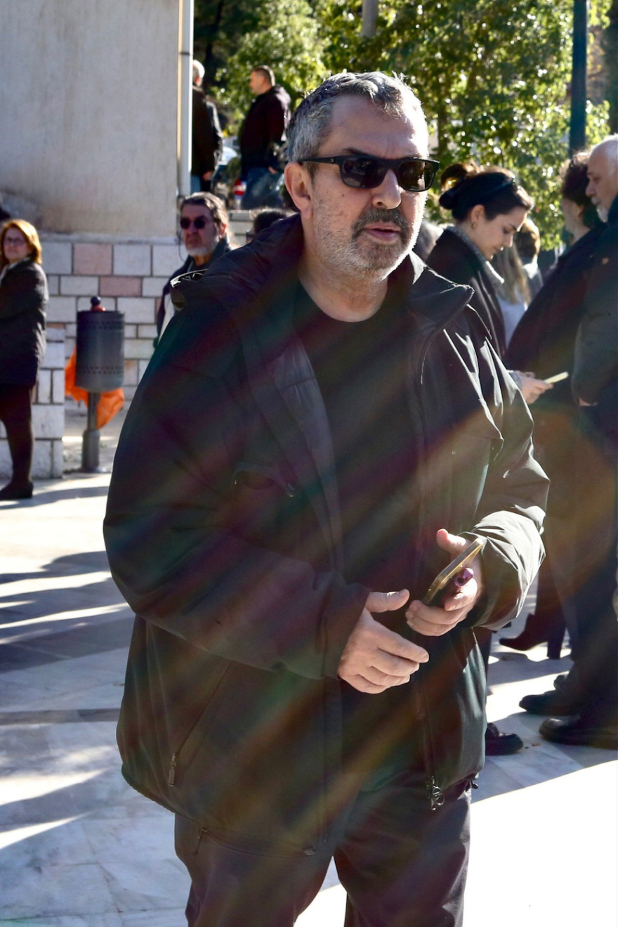 Κώστας Γεωργουσόπουλος: Συγκίνηση στο τελευταίο αντίο στον σπουδαίο θεατράνθρωπο 