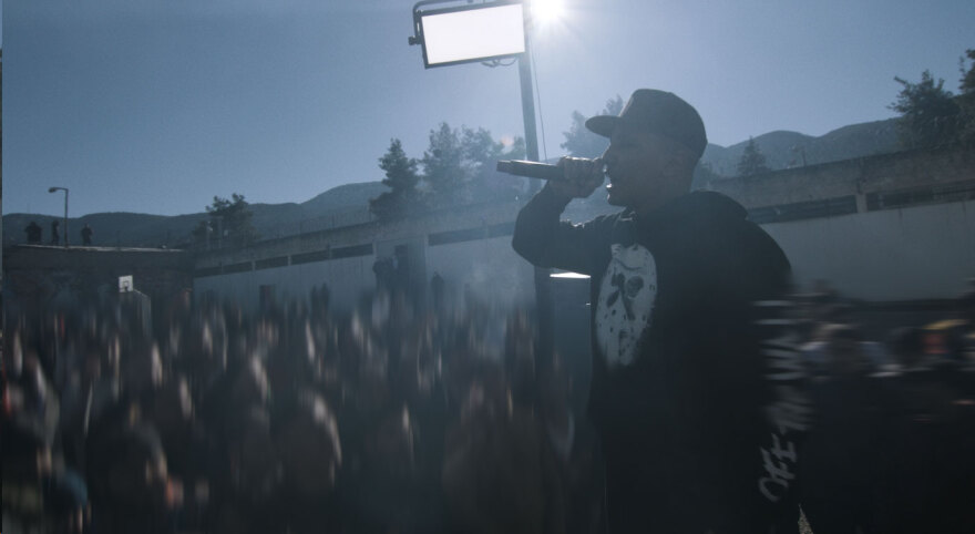 Εντυπωσιακή πρεμιέρα για το «No Cap: 2 years of Light» για τη ζωή του ράπερ Light