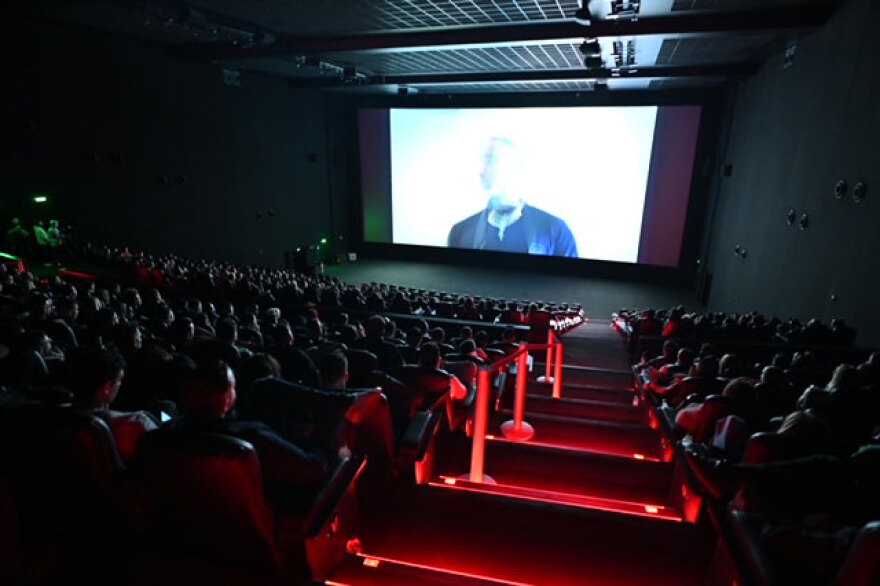 Εντυπωσιακή πρεμιέρα για το «No Cap: 2 years of Light» για τη ζωή του ράπερ Light