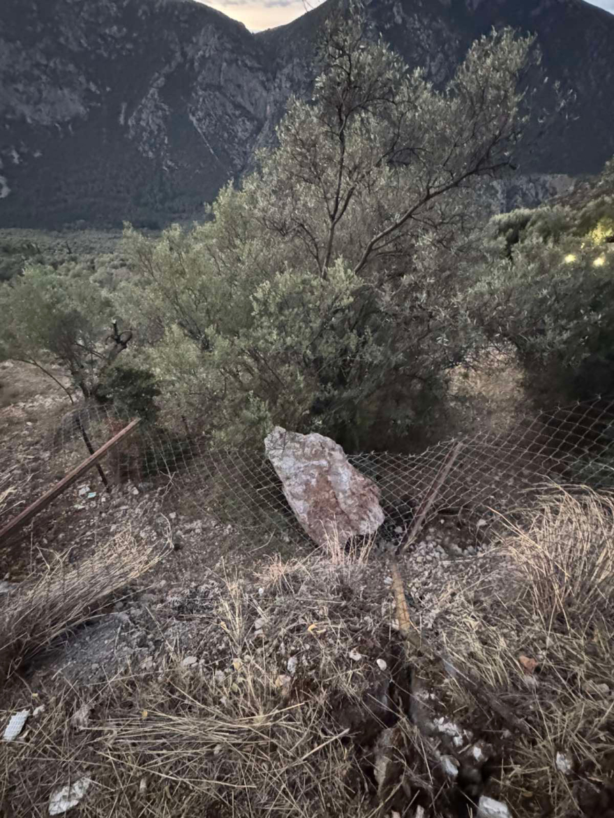 Κλειστός επ' αόριστον ο δρόμος Αράχωβας - Δελφών έπειτα από κατολίσθηση - Δείτε βίντεο, φωτογραφίες