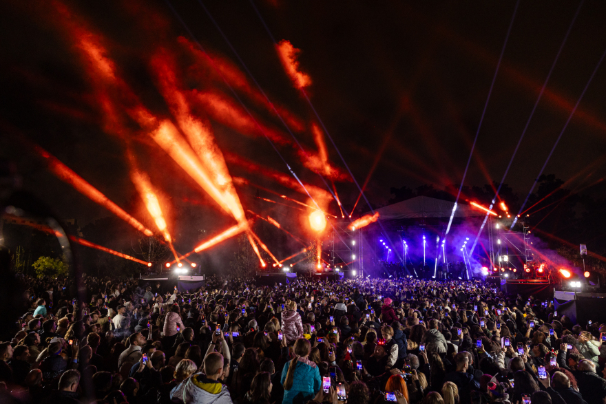 Χριστούγεννα γεμάτα φως και χαρά στο ανανεωμένο Πεδίον του Άρεως!