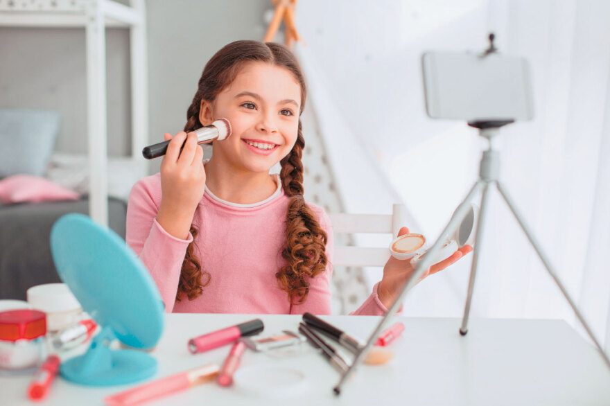 Sephora Kids: Η νέα ανησυχητική τάση στο TikTok - Βάφονται για το σχολείο από τα 9 τους 