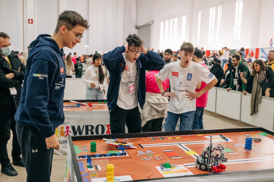 Άλλη μια χρονιά με λαμπρές διακρίσεις της Ελλάδας στην Παγκόσμια Ολυμπιάδα Ρομποτικής