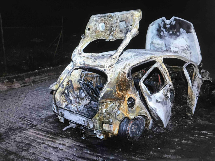 Βίντεο ντοκουμέντα από το κύκλωμα εκβιαστών: Οι κινήσεις τους πριν τον εμπρησμό στο Μαρούσι - Πήραν μπετόνια βενζίνης και έκαψαν και το ΙΧ τους