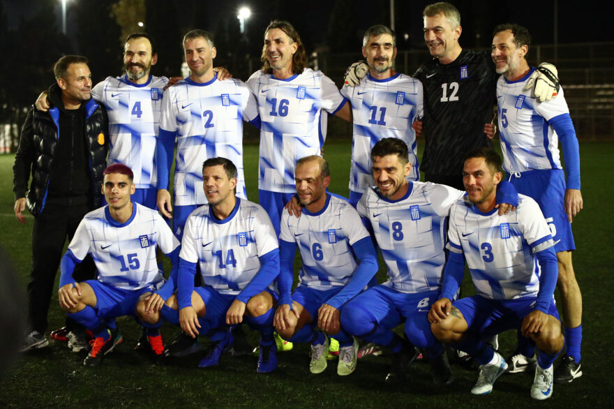Ένα ματς για καλό σκοπό - Παλαίμαχοι της Εθνικής έπαιξαν μπάλα με βουλευτές