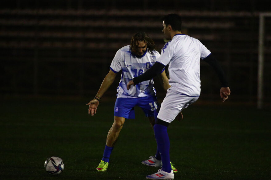 Ένα ματς για καλό σκοπό - Παλαίμαχοι της Εθνικής έπαιξαν μπάλα με βουλευτές