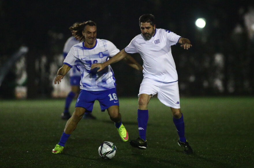 Ένα ματς για καλό σκοπό - Παλαίμαχοι της Εθνικής έπαιξαν μπάλα με βουλευτές