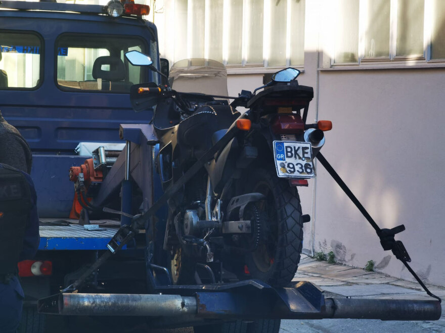 Νέα Ιωνία: Βρήκαν τη μια από τις μηχανές των ληστών που «χτύπησαν» δύο τράπεζες σε λίγα λεπτά