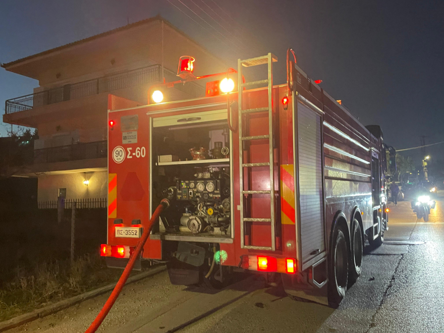 Φωτιά σε μεζονέτα στο Ωραιόκαστρο - Δείτε φωτογραφίες και βίντεο 