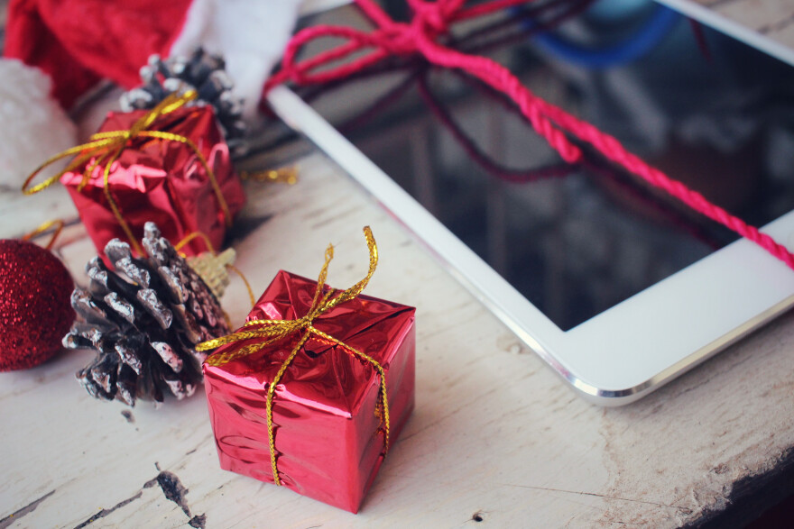 Οι gifting ιδέες που θα ενθουσιάσουν τους tech manics