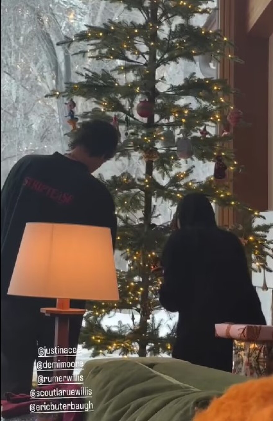 Ταλούλα Γουίλις: Ανακοίνωσε τον αρραβώνα της με τον μουσικό Τζάστιν Άσι