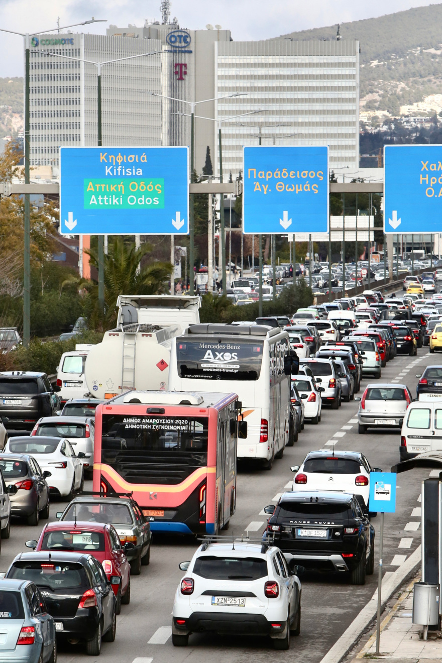 Κίνηση τώρα: Τεράστιο μποτιλιάρισμα σε Κηφισίας, Αττική Οδό και κέντρο Αθήνας - Ο χάρτης με τα προβλήματα