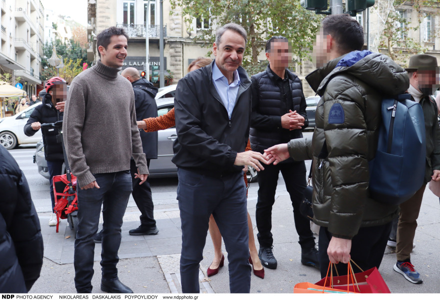 Kyriakos Mitsotakis: Stroll with his son in downtown Athens – See ...