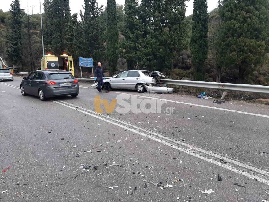 Τροχαίο στον δρόμο Λιβαδειάς - Αράχωβας: Ένας νεκρός έπειτα από μετωπική ΙΧ με φορτηγό