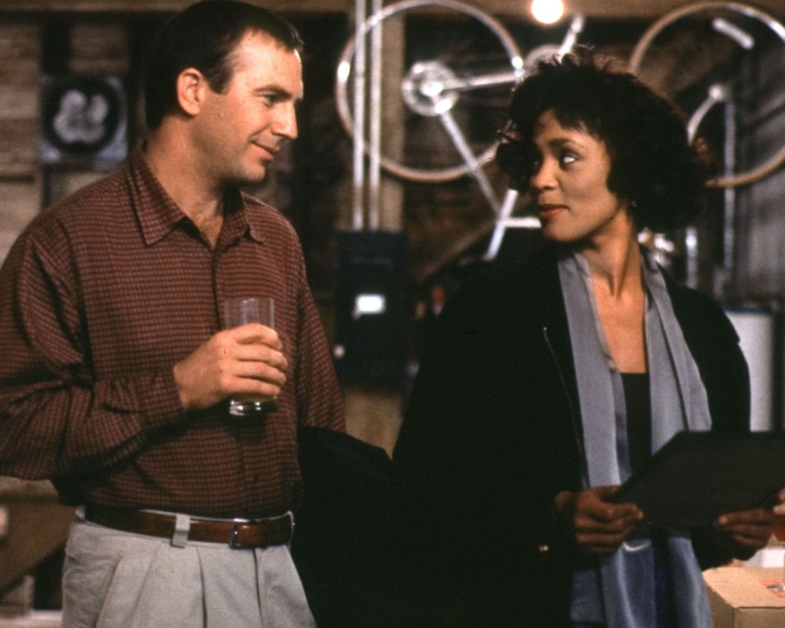 Γουίτνεϊ Χιούστον: Ο πρώην σωματοφύλακάς της  αποκάλυψε ότι ήταν έτοιμος να τα παρατήσει όλα για να είναι μαζί της