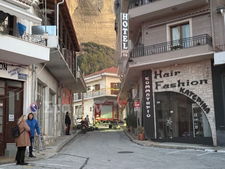 Φωτιά σε ξενοδοχείο της Καλαμπάκας - Απεγκλωβίζονται άνθρωποι