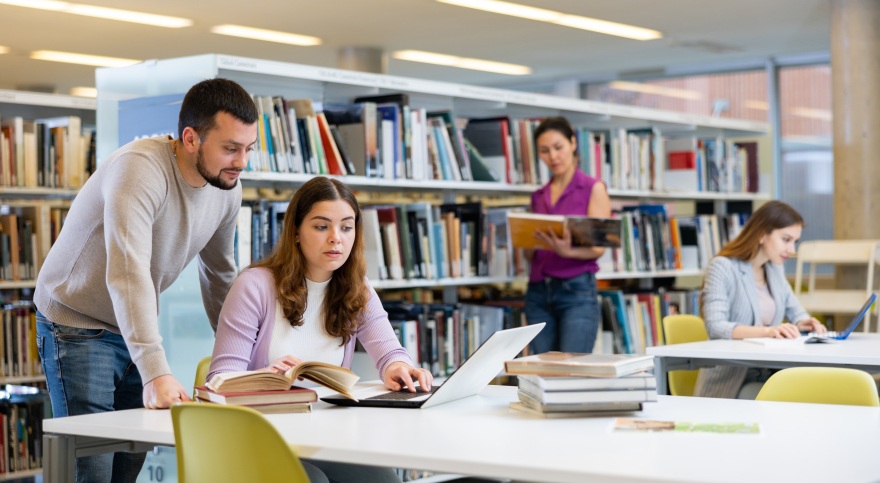 Το 2025 είναι η χρονιά που θα πεις sí στα ισπανικά!