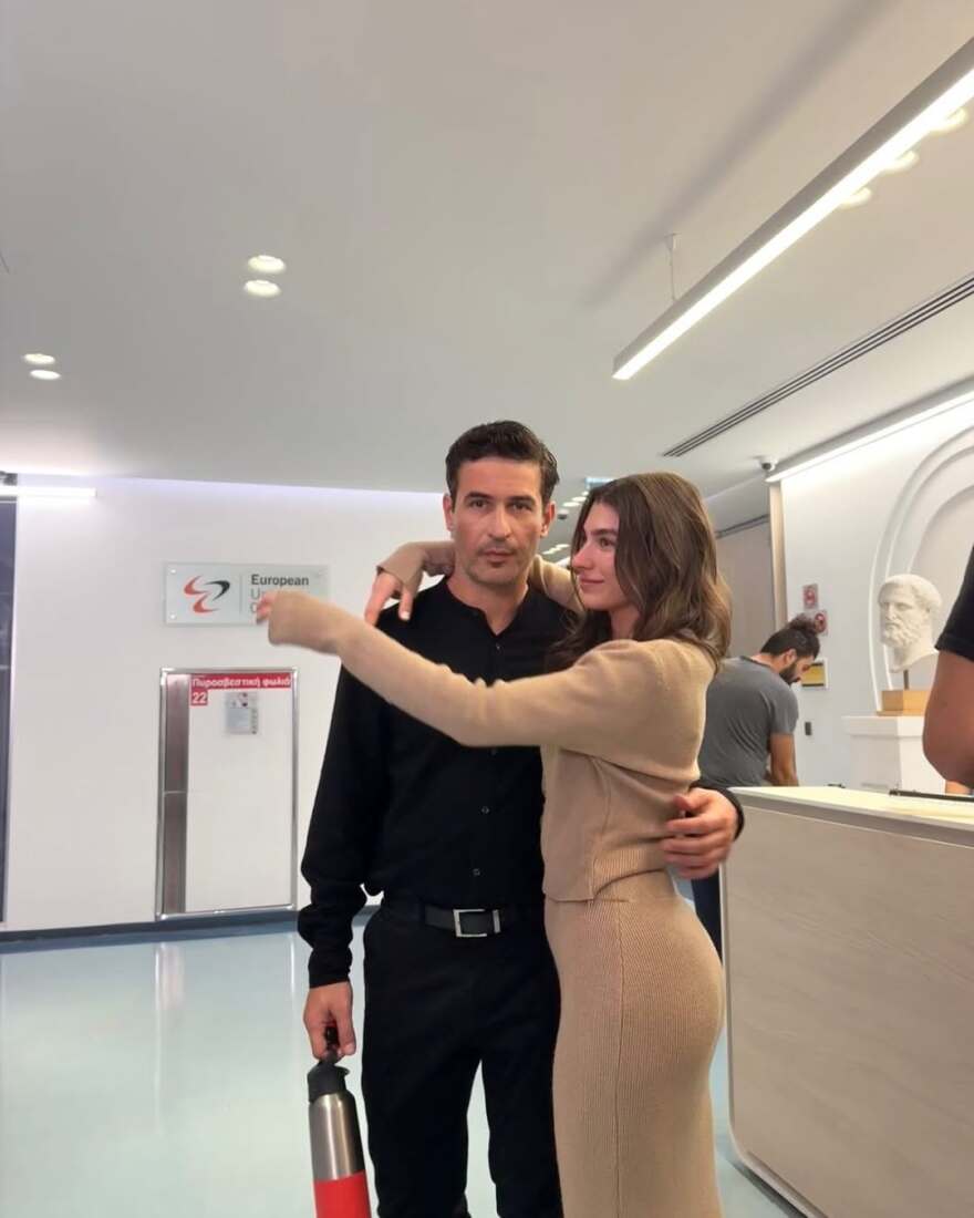 Χρύσα Μιχαλοπούλου: Ανέβασε μια φωτογραφία του Λεωνίδα Κουτσόπουλου με τον γιο τους στα χιόνια