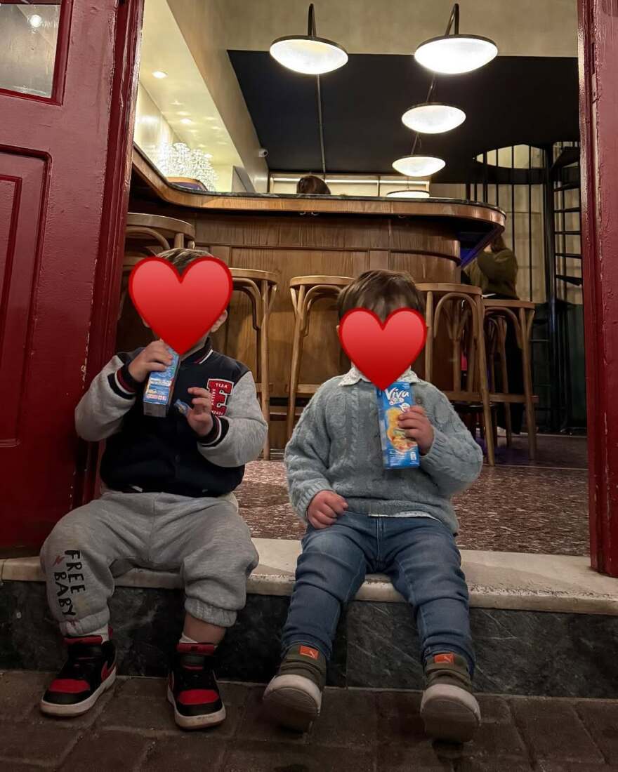 Χρύσα Μιχαλοπούλου: Ανέβασε μια φωτογραφία του Λεωνίδα Κουτσόπουλου με τον γιο τους στα χιόνια