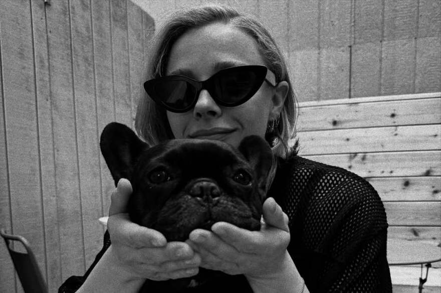 Κλόι Γκρέις Μορέτζ: Αρραβωνιάστηκε την Κέιτ Χάρισον - Δείτε τη φωτογραφία που δημοσίευσε