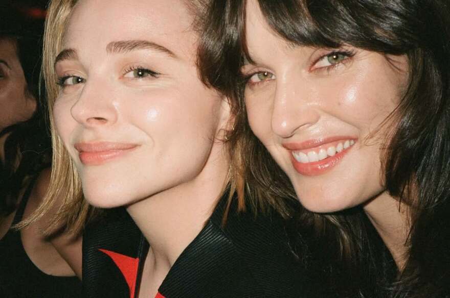 Κλόι Γκρέις Μορέτζ: Αρραβωνιάστηκε την Κέιτ Χάρισον - Δείτε τη φωτογραφία που δημοσίευσε