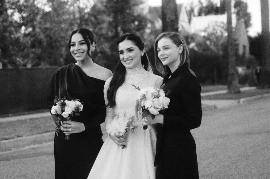 Κλόι Γκρέις Μορέτζ: Αρραβωνιάστηκε την Κέιτ Χάρισον - Δείτε τη φωτογραφία που δημοσίευσε