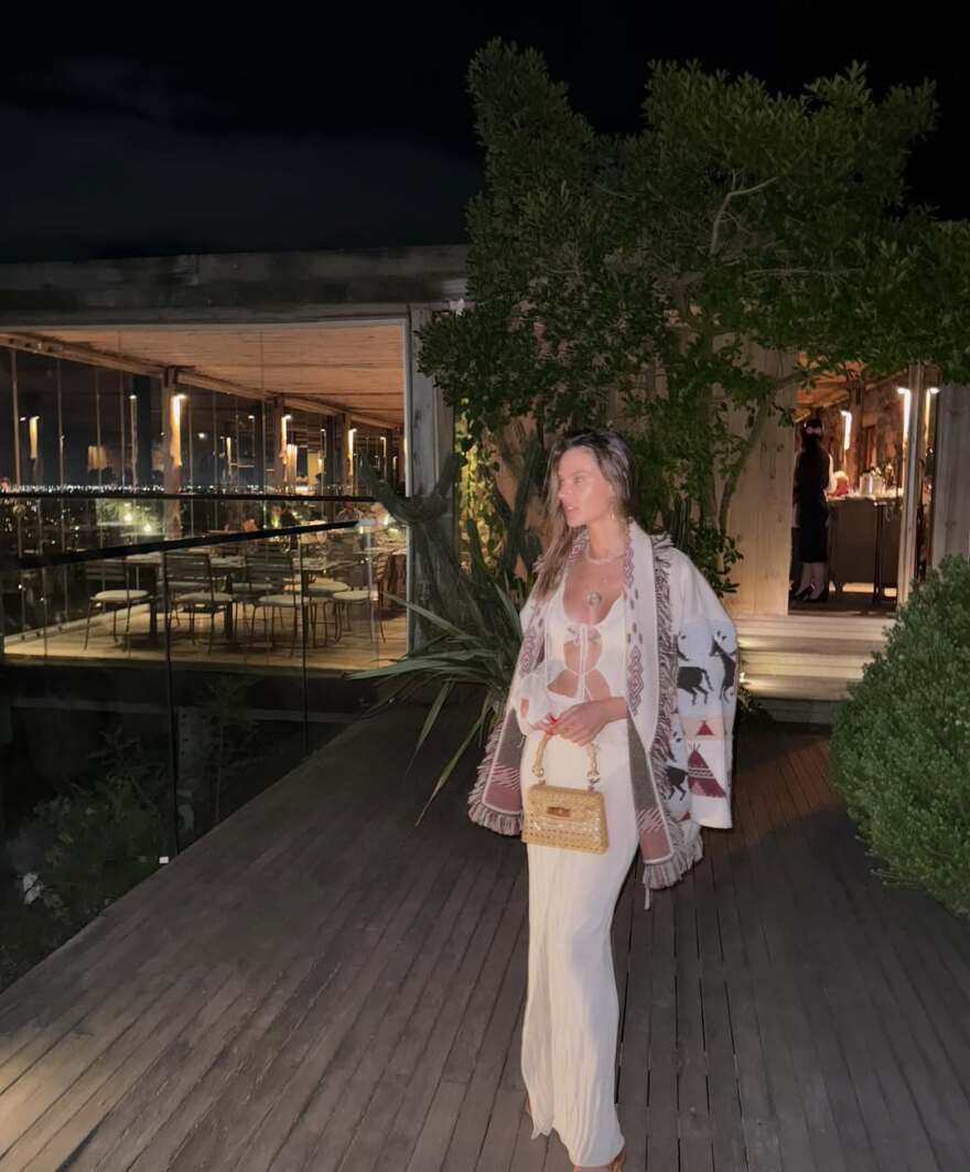 Αλεσάντρα Αμπρόσιο: Οι φωτογραφίες από την Πρωτοχρονιά στην Ουρουγουάη μαζί με τον σύντροφό της 