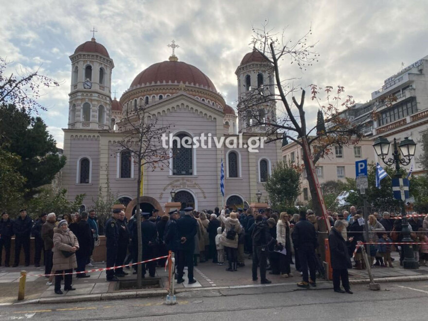 Πλήθος κόσμου στη Μητρόπολη Θεσσαλονίκης για τον εορτασμό των Θεοφανίων - Δείτε φωτογραφίες