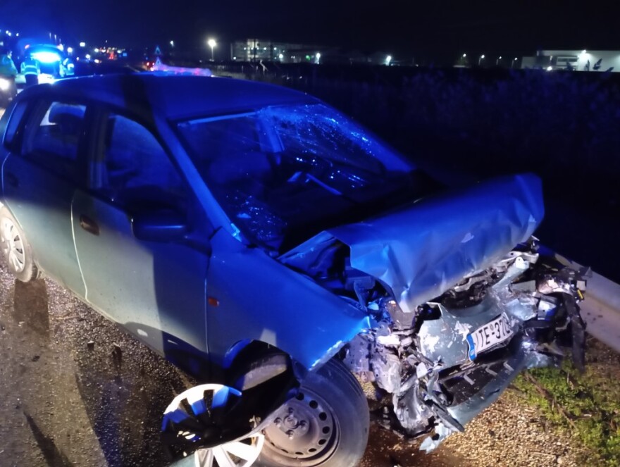 Αγρίνο: Τροχαίο με δύο τραυματίες μετά από σφοδρή μετωπική σύγκρουση δύο ΙΧ στην εθνική οδό