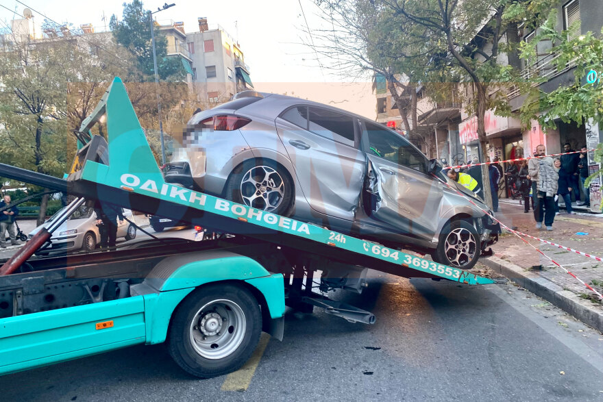 Τροχαίο στην Πατησίων - 65χρονος έχασε τις αισθήσεις του ενώ οδηγούσε, τούμπαρε όχημα, δείτε βίντεο και φωτογραφίες