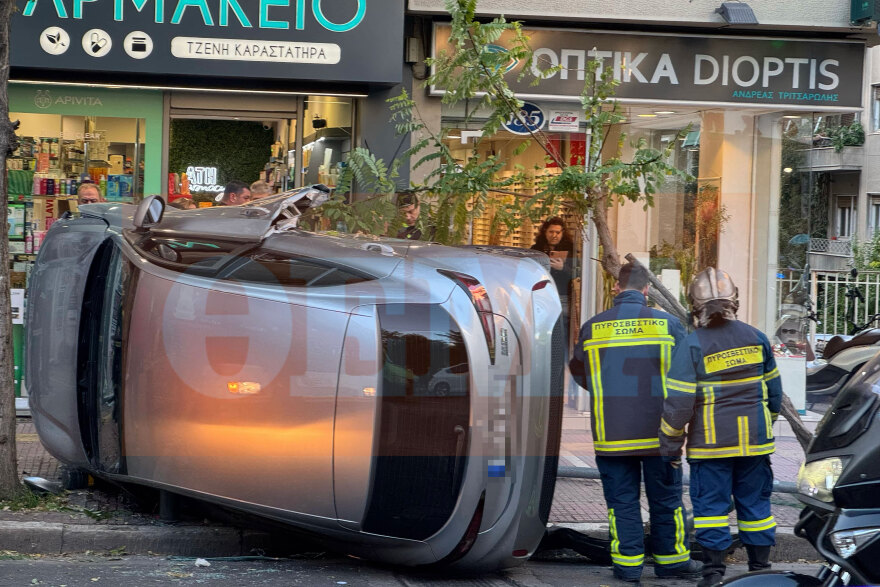 Τροχαίο στην Πατησίων - Τούμπαρε αυτοκίνητο, δείτε βίντεο και φωτογραφίες