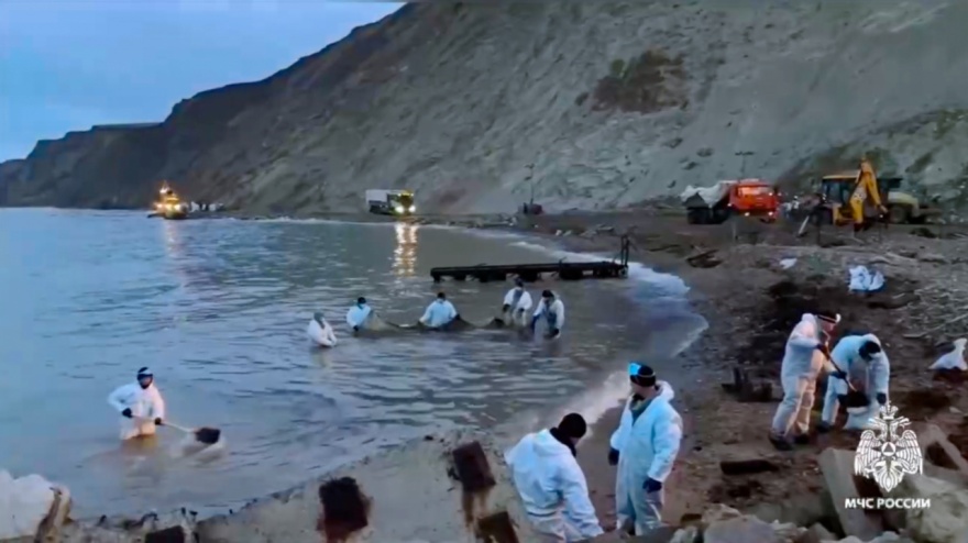 Το μαζούτ από τα δεξαμενόπλοια που ναυάγησαν στο Κερτς έφτασε στη Ζαπορίζια 