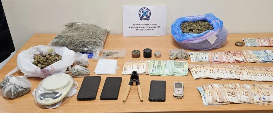 Περιστέρι: ΟΠΚΕ και αστυνομικός σκύλος αποκάλυψαν «καβάτζα» με ναρκωτικά σε διαμέρισμα