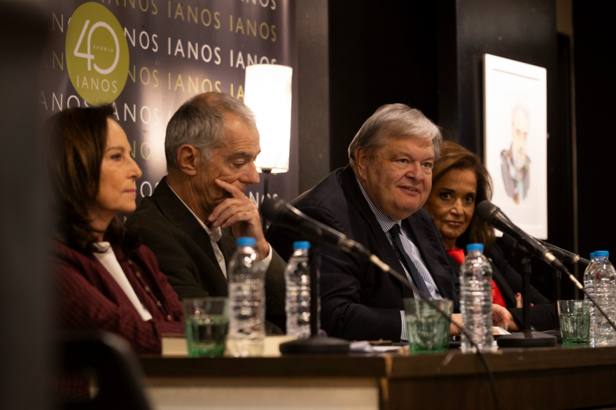 «Κυνηγημένοι από την Ιστορία»: Πώς ένα ιστορικό μυθιστόρημα ώθησε Βενιζέλο, Μπακογιάννη και Διαμαντοπούλου να μιλήσουν για τα εθνικά θέματα