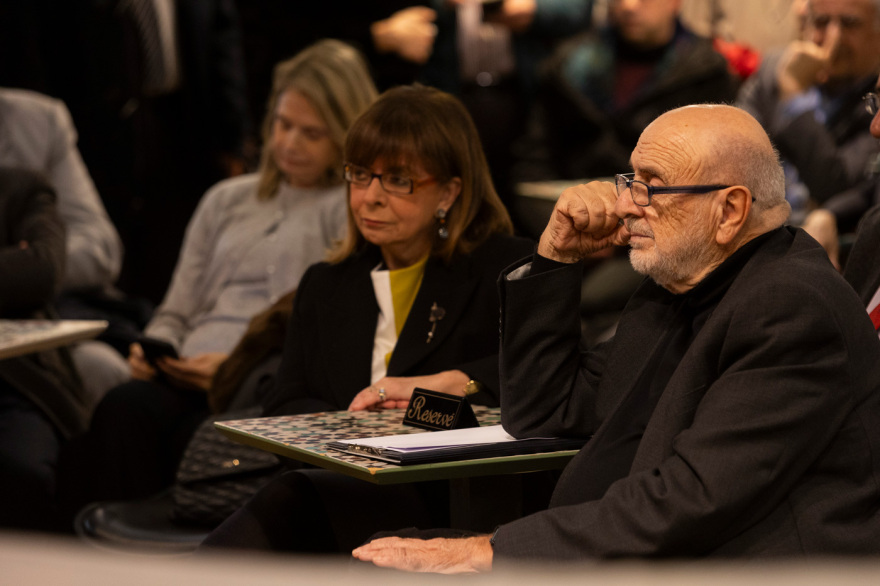 «Κυνηγημένοι από την Ιστορία»: Πώς ένα ιστορικό μυθιστόρημα ώθησε Βενιζέλο, Μπακογιάννη και Διαμαντοπούλου να μιλήσουν για τα εθνικά θέματα