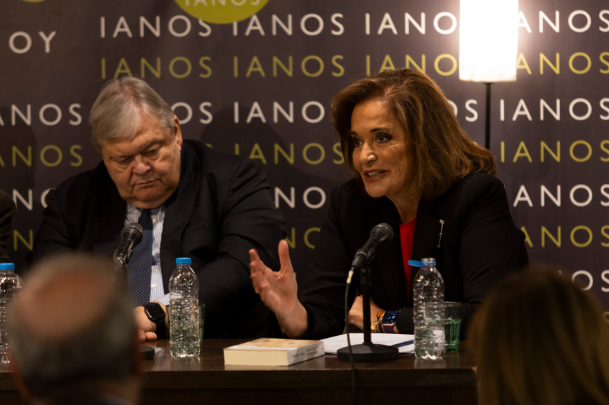 «Κυνηγημένοι από την Ιστορία»: Πώς ένα ιστορικό μυθιστόρημα ώθησε Βενιζέλο, Μπακογιάννη και Διαμαντοπούλου να μιλήσουν για τα εθνικά θέματα